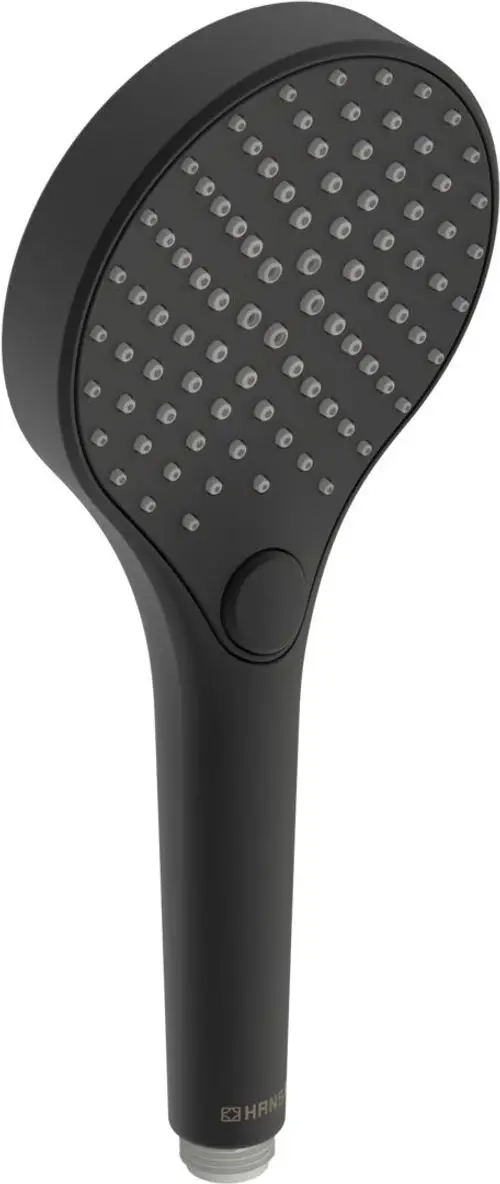 Handbrause in mattschwarzer Ausführung von HANSA, runde Kopfteil mit mehreren Duschdüsen, ergonomischer Griff, Anschlussstelle für Wasserleitung am Ende des Griffs.